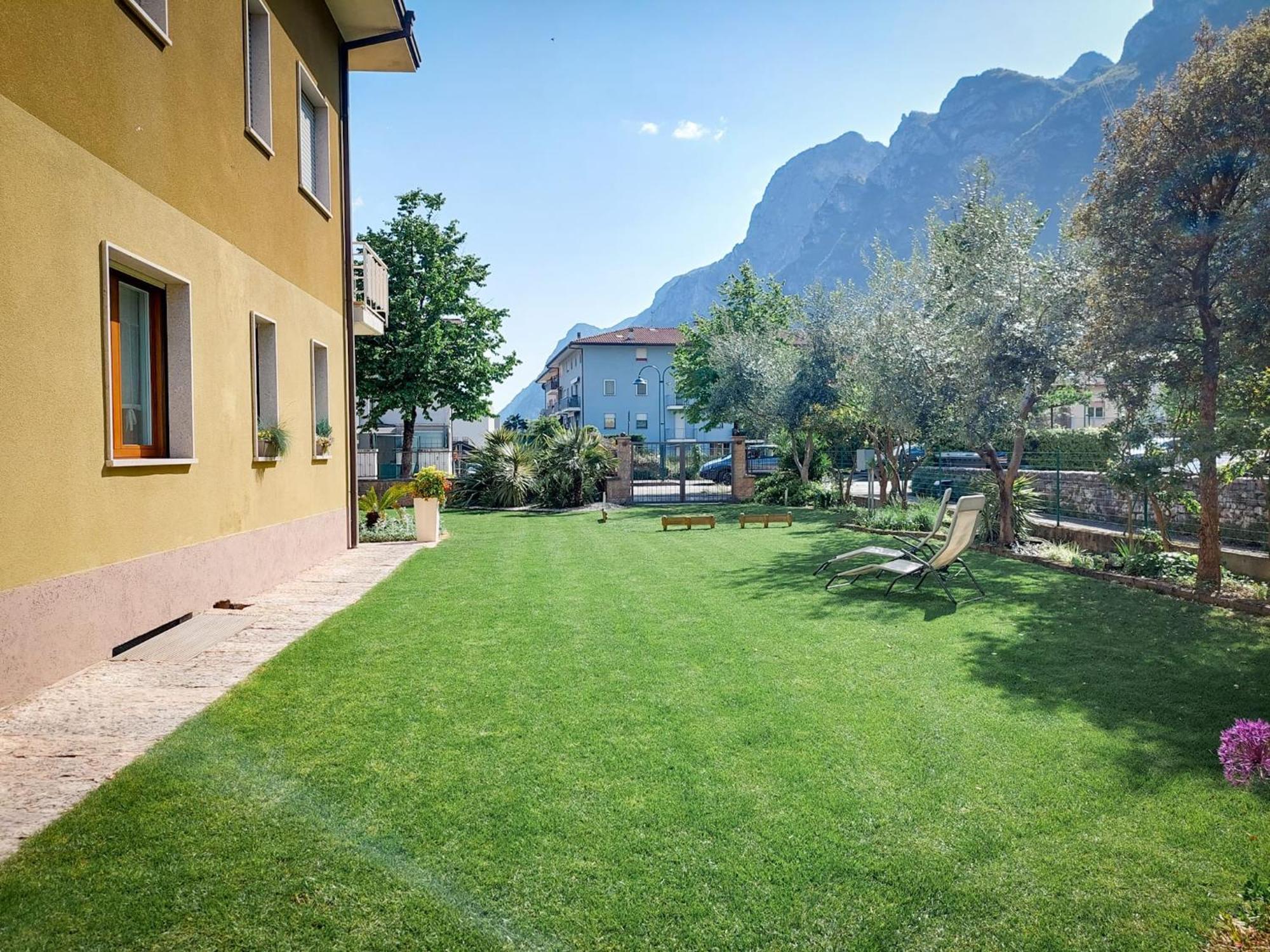 Villa Citrus Riva del Garda Luaran gambar
